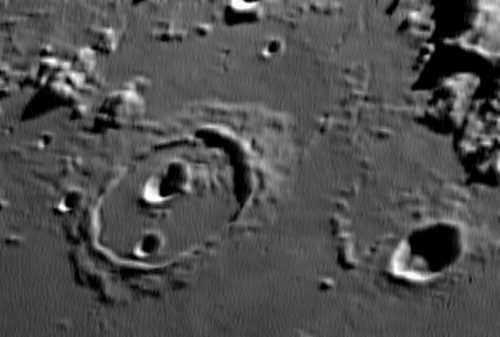 Il cratere Cassini il 27/04/2004 - Somma di 80 frames su 300 - Vesta Pro - C9 1/4 + barlow Televue 3x
