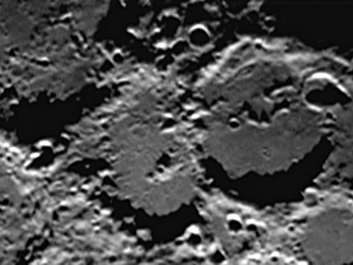 Il cratere Regiomontanus il 27/04/2004 -  Somma di 90 frames su 450  - Vesta Pro - C9 1/4 + barlow Televue 2x