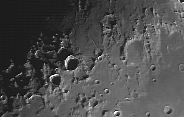 Il cratere Julius Caesar e la Rima Ariadeus il 06/01/2006 - (somma di 200 frames su 1200) - Vesta Pro - C9 1/4