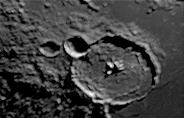Il cratere Gassendi il 19/05/2005 - Somma di 300 frames su 600 Vesta Pro - C9 1/4 + barlow Televue 3x